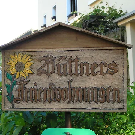 Und Buettner Apartman *